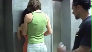 Monica Mattos sa isa sa kanyang mga unang video