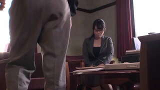 Cute Yaponiya ofis farishta uning pantie namlash va hugh bir creampie qabul oldin uning xo&#039;jayini uchun zarba ish taklif etadi