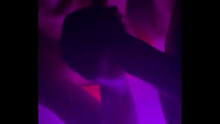 Nahm meine kleine Schwester in den Whirlpool, meinen Schwanz zu saugen