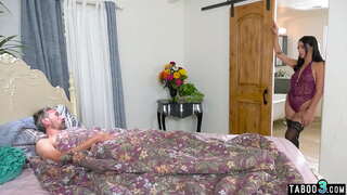 Стариот stepfather анален ебат неговите слаби латина stepdaughter