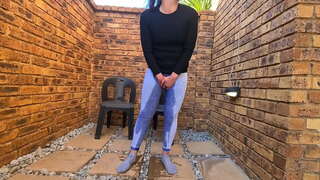 Chubby vyeo slut ndani ya nyumba na nje pissing mkusanyiko | mvua na messy