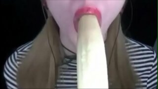 Niedliche Mädchen liebt Früchte